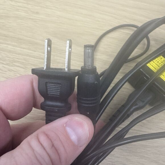 Toshiba 19V 2.37A 45W AC Adapter PA3822U-1ACA Tested And Working - Picture 5 of 7